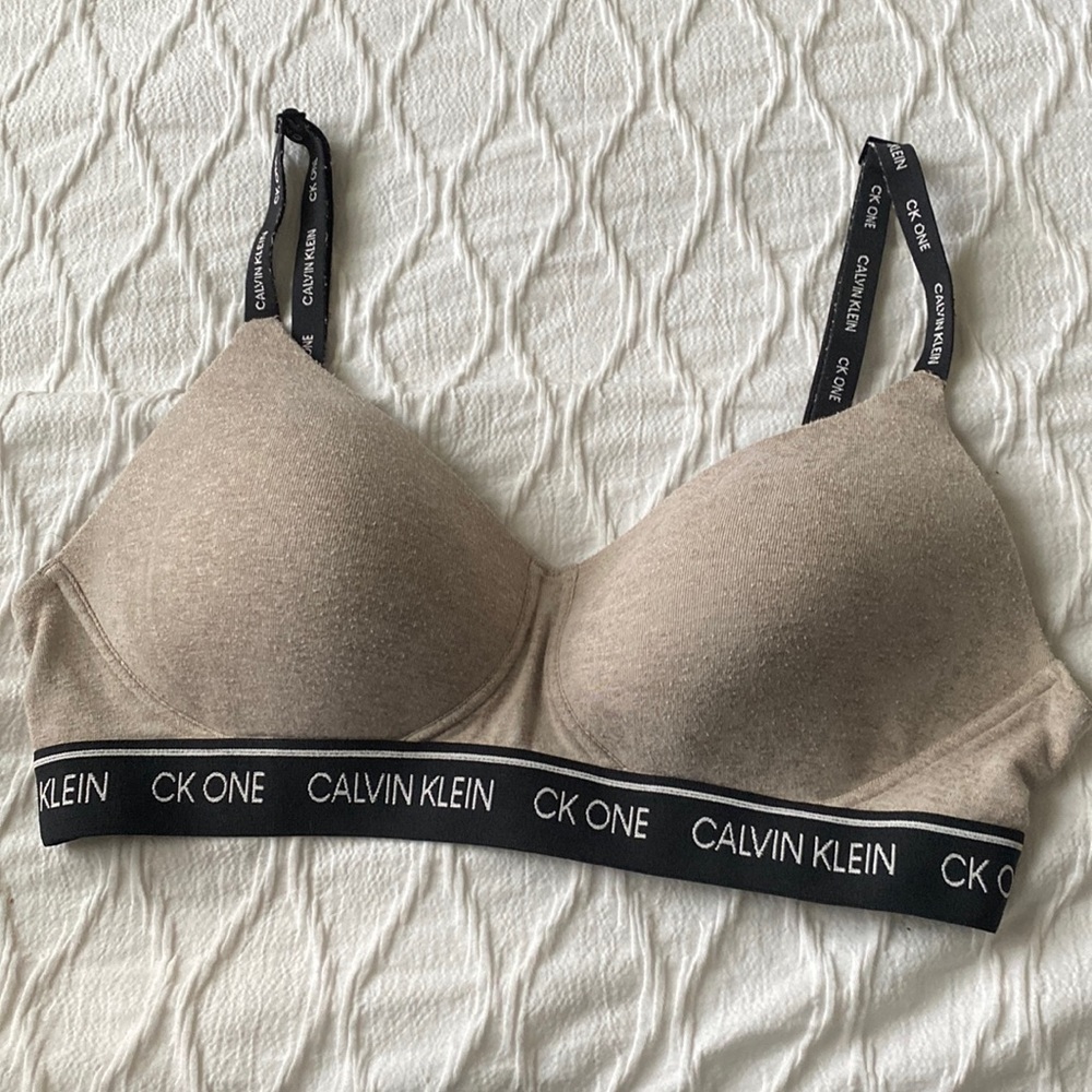 CALVIN KLEIN SIZE MEDIUM PADDED BRA